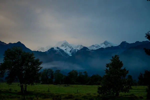 Beautiful view of glacier in Mount Cook National Park, South Island, New Zealand — Stock Photo, Image