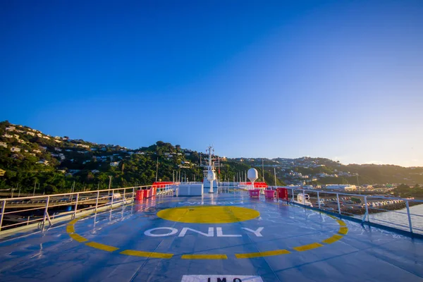 SOUTH ISLAND, NEW ZEALAND- MAY 25, 2017: Heliport landing area for helicopters in the ferry, between North and South islands with a beautiful blue sky located in New Zealand — Stock Photo, Image