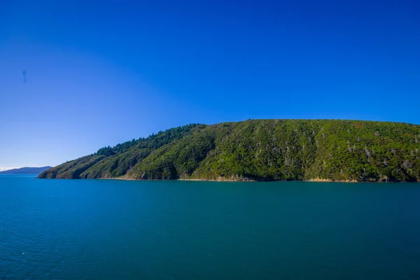 Vista incrível da balsa da ilha norte para a ilha sul, na Nova Zelândia — Fotografia de Stock