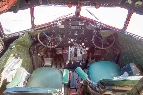 NORTH ISLAND, NEW ZEALAND- MAY 18, 2017: Interior view of the Cockpit from the amazing DC3 plane as part of the McDonalds located at Taupo,New Zealand, and it is 10 coolest McDonalds around the — Stock Photo, Image