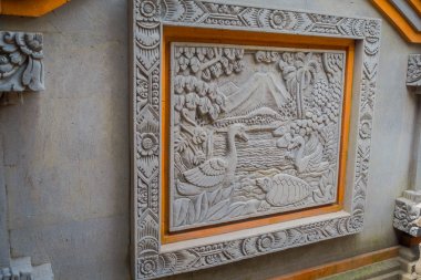 Bali, Endonezya - 08 Şubat 2017: Güzel bir duvar çimento, Denpasar Bali sanat yapmak için sadece bir keski kullanarak sanat yer Endonezya