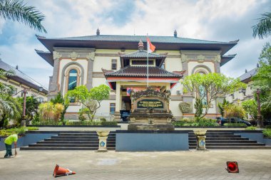 Bali, Endonezya - 08 Şubat 2017: Merkezi Densapar, Bali Endonezya karmaşık bina bulunan bir hükümet ofis yapıdır
