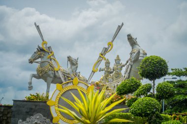 Bali, Endonezya - 08 Şubat 2017: Bir güzel hindu heykel Endonezya Denpasar şehir pazarda girin