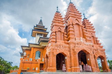 Bali, Endonezya - 08 Şubat 2017: Katedral Roh Denpasar Endonezya'da bulunan Kudus, Katolik Kilisesi, dış görünümünü