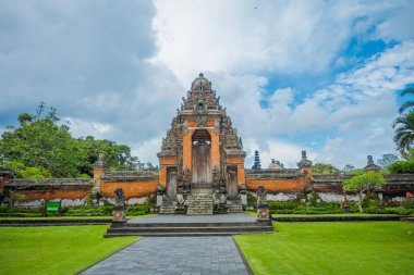 Bali, Endonezya - 08 Şubat 2017: Royal Tapınağı Mengwi Mengwi, Bali, Endonezya ünlü yerler olduğunu Badung regency bulunan İmparatorluğu'nun