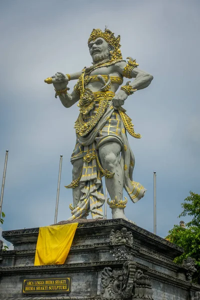 BALI, INDONESIA - 08 marzo 2017: Statua in pietra di Vishnu a Gunung Kawi, Bali, Indonesia — Foto Stock