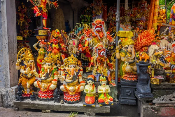 Bali, indonesien - märz 08, 2017: beeindruckende handgefertigte strukturen, ogoh-ogoh statue für die ngrupuk parade, die gerade am nyepi tag in bali, indonesien stattfindet — Stockfoto