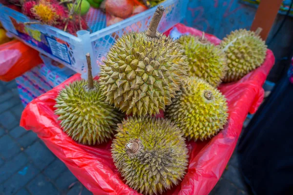 Kral meyve, meyve pazarında durian kapatın Ubud Bali, Endonezya, — Stok fotoğraf