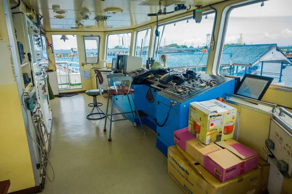 BALI, INDONESIA - APRIL 05, 2017: Ferry boat pilot command cabin with view on the sea — Stock Photo, Image