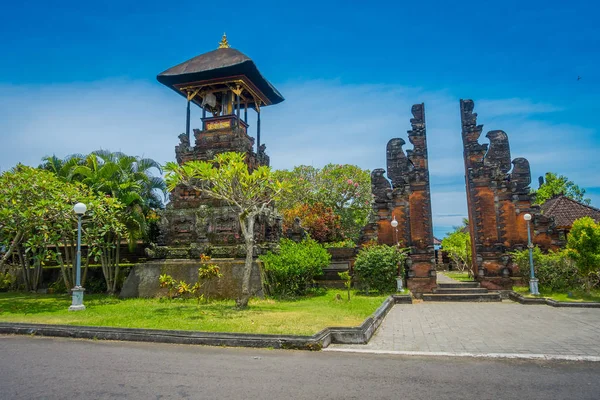 Bali, Indonésie - 05 března 2017: Pura Ulun Danu Bratan je hlavní chrám nechal šivaistický a vody na ostrově Bali, Indonésie — Stock fotografie