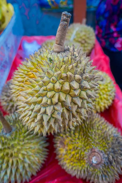 Kral meyve, meyve pazarında durian kapatın Ubud Bali, Endonezya, — Stok fotoğraf
