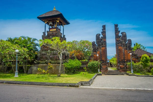 Bali, Indonésie - 05 března 2017: Pura Ulun Danu Bratan je hlavní chrám nechal šivaistický a vody na ostrově Bali, Indonésie — Stock fotografie