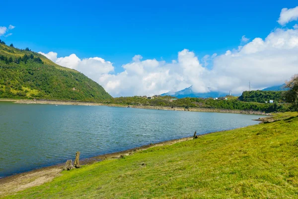 Beautiful lagoon located in Papallacta the Andean highlands in a sunny day in Quito Ecuador — Stock Photo, Image