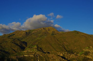 Quilotoa yanardağ dağların güzel manzara. Quilotoa Batı yanardağ Andes aralığında olup Ekvator and bölgesinde bulunan