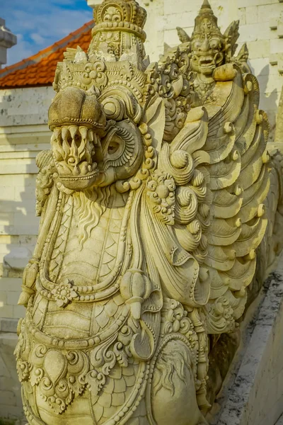 Bali, Endonezya - 11 Şubat 2017: sarhoş bir yüz Endonezya'da bulunan bir ismailoğlu tapınağın Bali Adası, kapat