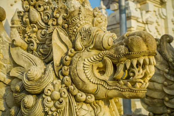 Bali, Endonezya - 11 Şubat 2017: sarhoş bir yüz Endonezya'da bulunan bir ismailoğlu tapınağın Bali Adası, kapat