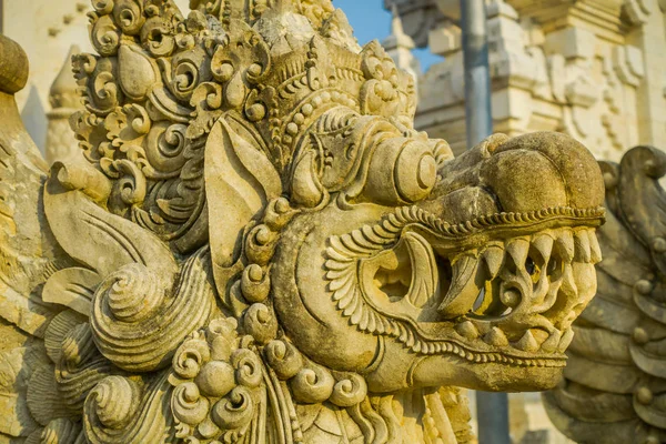 Bali, Endonezya - 11 Şubat 2017: sarhoş bir yüz Endonezya'da bulunan bir ismailoğlu tapınağın Bali Adası, kapat