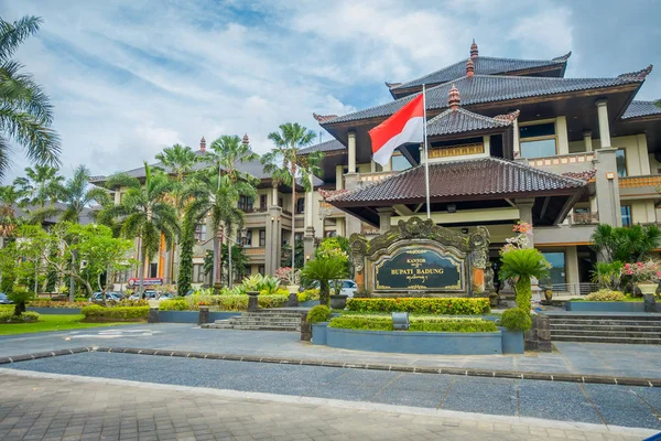 Bali, Indonésie - 08 března 2017: Centrum budova je vládní úřad komplex budov se nachází v Densapar, Bali Indonésie — Stock fotografie