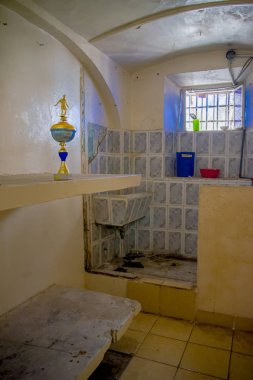 Kapalı eski kendiyakınlarının, eski hapis ceza Garcia Moreno Quito şehir içinde odanın görünümünü