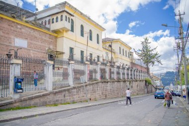 Quito, Ekvator - 23 Kasım 2016: yürüyüş, kimliği belirsiz kişi dışında ceza Garcia Moreno Quito şehir içinde eski cezaevi