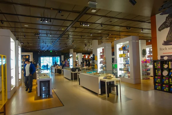 Houston, Amerika Birleşik Devletleri - 12 Ocak 2017: bir mağaza, Ulusal Müzesi, Doğa Bilimleri Orlando Houston ABD içinde yürüyüş tanımlanamayan kişi