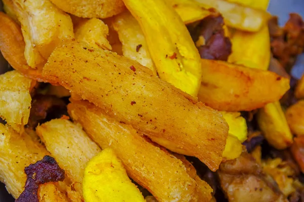 Primer plano de una yuca frita, comida ecuatoriana — Foto de Stock