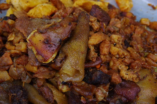 Gros plan sur le porc rôti hornado ecuadorian nourriture traditionnelle typique andine — Photo