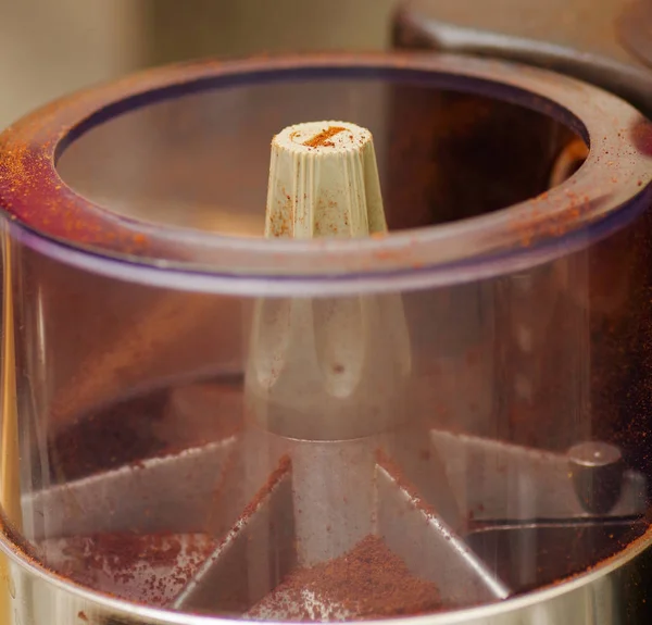 Un, yumurta, şeker ve karıştırma makinesi sıcak çikolata karıştırma — Stok fotoğraf