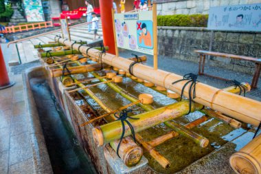 Kyoto, Japonya - 05 Temmuz 2017: el yıkama Pavyonu Fushimi Inari tapınak Kyoto, kapat