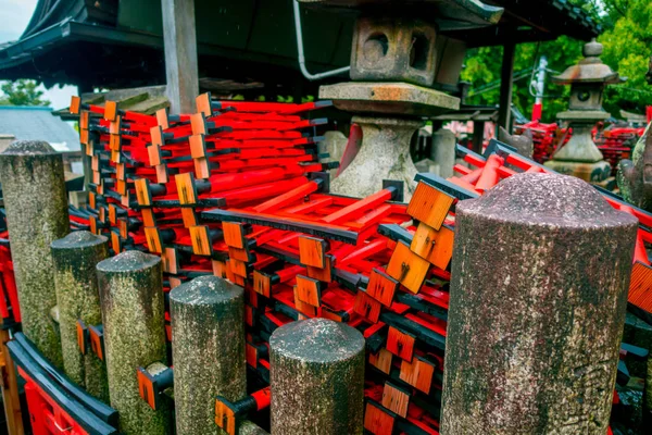 Kyoto, Japan - 05 juli 2017: Shrine Choja heiligdom gebed gebied aan Fushimi Inari-Taisha Shrine. een beroemde historische site in Kyoto, Japan — Stockfoto