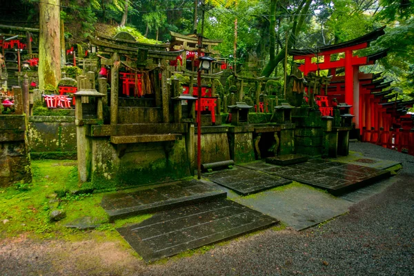 Kyoto, Japonia - 05 lipca 2017: Mitsurugi przybytku Choja Przybytek modlitwy obszar Fushimi Inari Taisha Przybytek. słynnym historic witryny w Kioto, Japonia — Zdjęcie stockowe