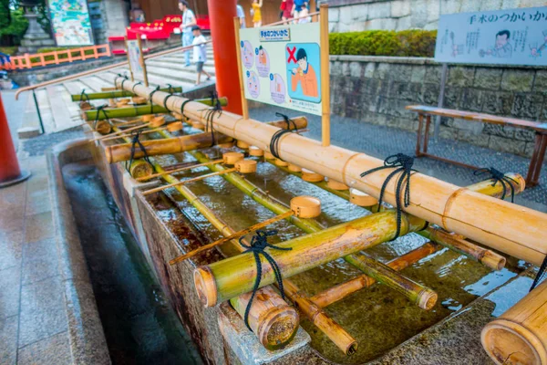 Kyoto, Japonya - 05 Temmuz 2017: el yıkama Pavyonu Fushimi Inari tapınak Kyoto, kapat