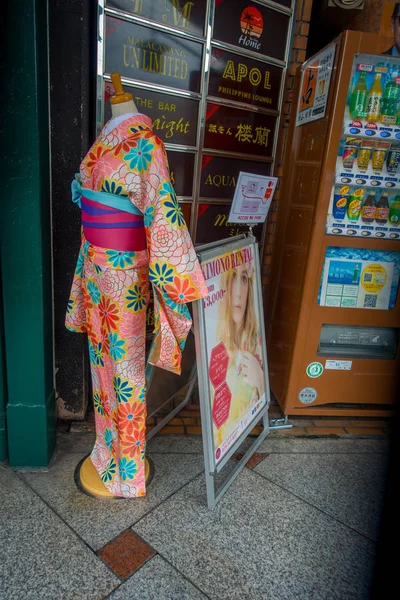 Kyoto, Japonya - 05 Temmuz 2017: Kyoto Merkezi şehir merkezinde yer alan Kimono Kiralama Dükkanı
