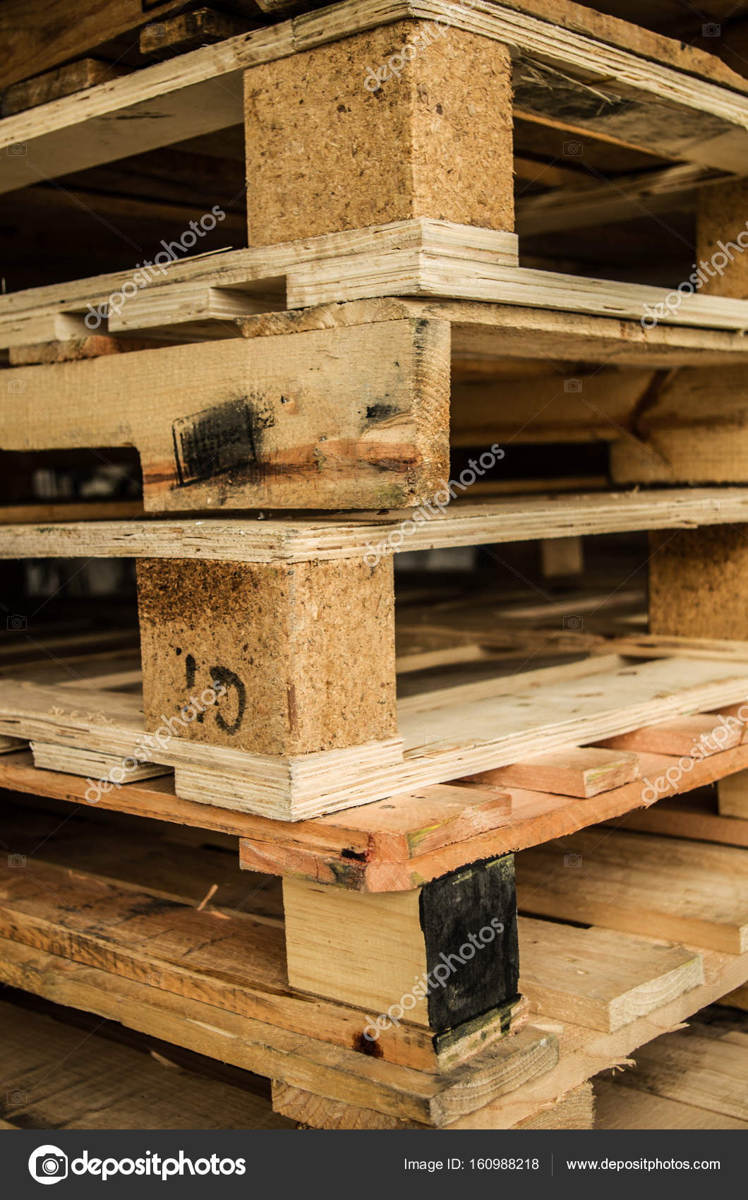 fuera de stock fabricado de madera estndar euro palets almacenados en torres de alta tensin - Europalets fuera de stock fabricado de madera estndar euro palets almacenados en torres de alta tensin - Europalets