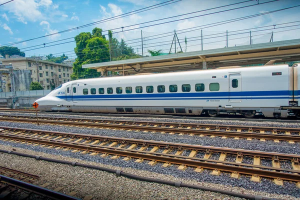 Kyoto, Japan - 05 juli 2017: Jr700 shinkansen bullet tåg avgår Kyoto ligger i Kyoto, Japan — Stockfoto