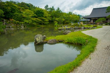Kyoto, Japonya - 05 Temmuz 2017: Zen Bahçe, Tenryu-ji, göksel Dragon Tapınağı. Kyoto, Japonya