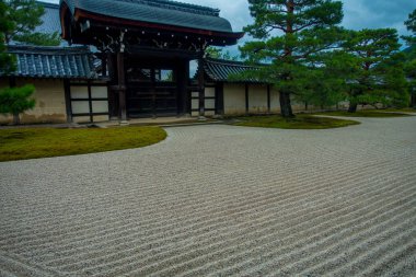 Kyoto, Japonya - 05 Temmuz 2017: Ana pavilion Tenryu-ji Tapınağı'nda Arashiyama, Kyoto yakınlarında. Japan.Tenryuji Sogenchi su birikintisi bahçe UNESCO Dünya Miras Listesi