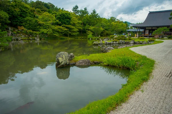 Kjóto, Japonsko - 05 červenec 2017: Zen Garden z Tenryu-ji, nebeský drak chrám. V Kjótu, Japonsko — Stock fotografie