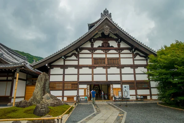 Kyoto, Japonia - 05 lipca 2017: Pawilon główny Tenryu-ji Rozciągacz Arashiyama, w pobliżu Kyoto. Japan.Tenryuji Sogenchi staw ogród wpisany jest na listę światowego dziedzictwa UNESCO — Zdjęcie stockowe