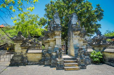 Bali, Endonezya - 11 Şubat 2017: Uluwatu Tapınağı, Bali, Endonezya, güzel bir gün