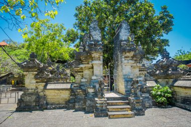 Bali, Endonezya - 11 Şubat 2017: Uluwatu Tapınağı, Bali, Endonezya, güzel bir gün