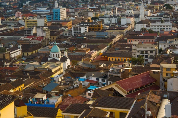 Kilátás nyílik a történelmi központjában, az Quito, Ecuador — Stock Fotó