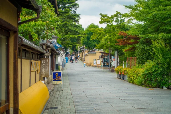 KYOTO, JAPÃO - JULHO 05, 2017: Passeio na pequena cidade para visitar a bela vista do Yasaka Pagoda Gion Higashiyama District, Kyoto — Fotografia de Stock