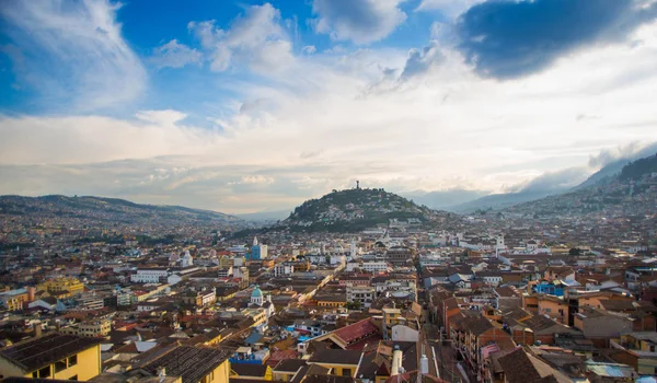 Pohled na historické centrum Quito, Ekvádor — Stock fotografie