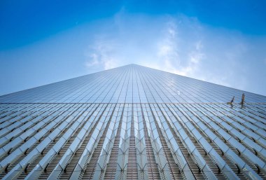 New York, ABD - 05 Mayıs 2017: Bir Dünya Ticaret Merkezi, New York City ABD'de bulunan sokak düzeyinde görünümünden