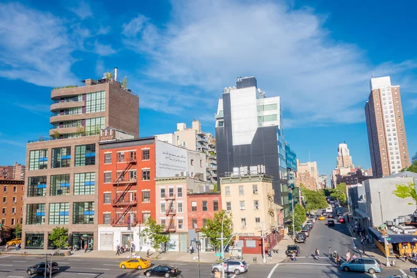 New york, usa - 05. Mai 2017: schöner blick auf manhattan city mit wolkenkratzern, straßen und prachtvollen gebäuden in new york city usa — Stockfoto