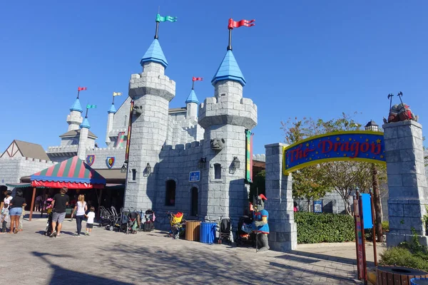 Х'юстон, США — 12 січня 2017: Великий замок вхід в парк розваг Legoland, як туристичні місця. Legoland є тематичний парк, заснований на популярний бренд Lego будівельних іграшки — стокове фото