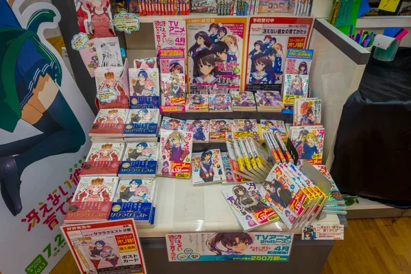 Ósaka, Japonsko - 18. července 2017: Různé komické časopisy v komické obchod v Osaka, Japonsko — Stock fotografie