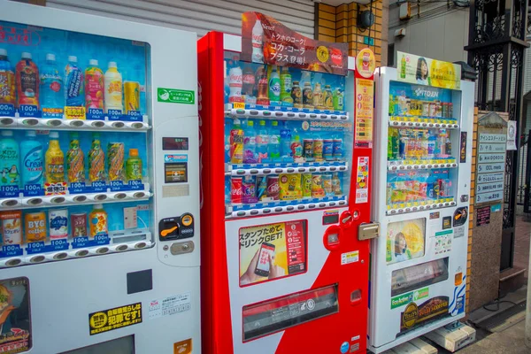 2017 年 7 月 18 日 - 大阪府: ガシャポンまたは大阪からカプセル マシンです。マシンがカプセルのおもちゃを返しますコインを挿入するとき — ストック写真