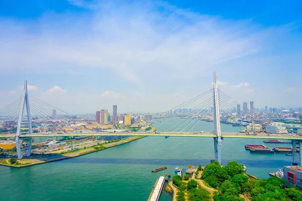 Osaka, Japan - 18 juli 2017: Vacker utsikt över stadsdelen staden Osaka i Osaka, Japan i en vacker dag — Stockfoto